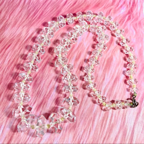 🌸HP Stunning chunky crystal graduated hand knotted